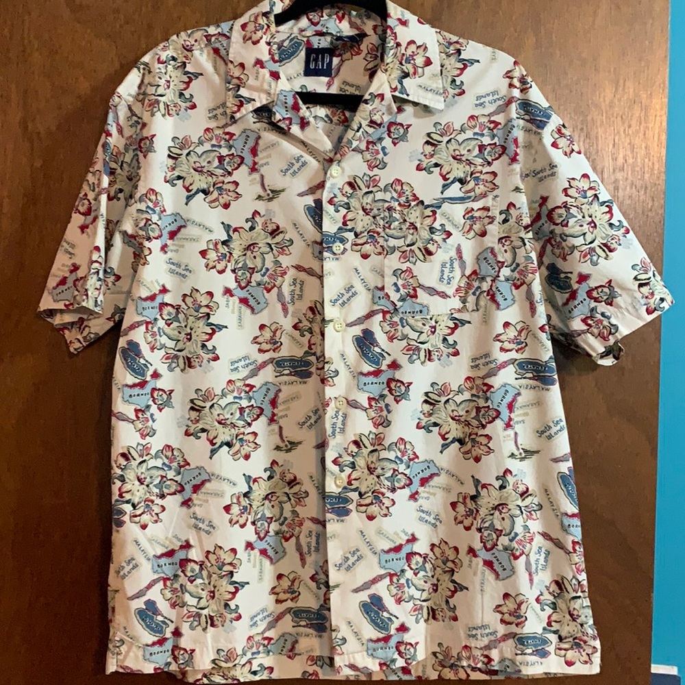 Gap Medium Tan Hawaiian Button Down Shirt